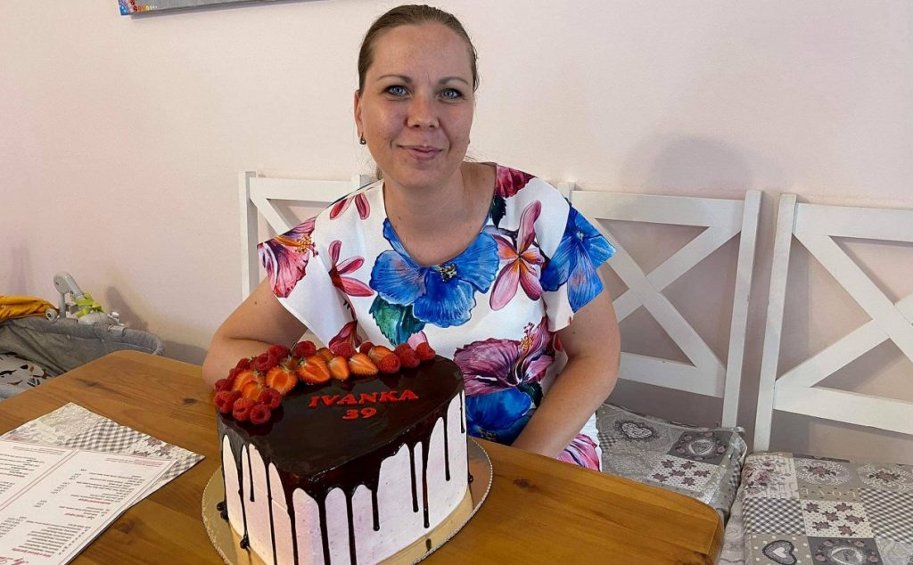Obcianske združenie pre pomoc onkologickým pacientom - Ivanin denník 34 - Ivanka s narodeninovou tortou
